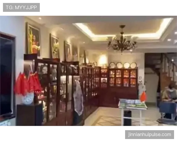 陈梦家的冰箱里塞满了冠军奖杯,连放酸奶的地方都没有 陈梦家的冰箱里塞满了冠军奖杯,连放酸奶的地方都没有